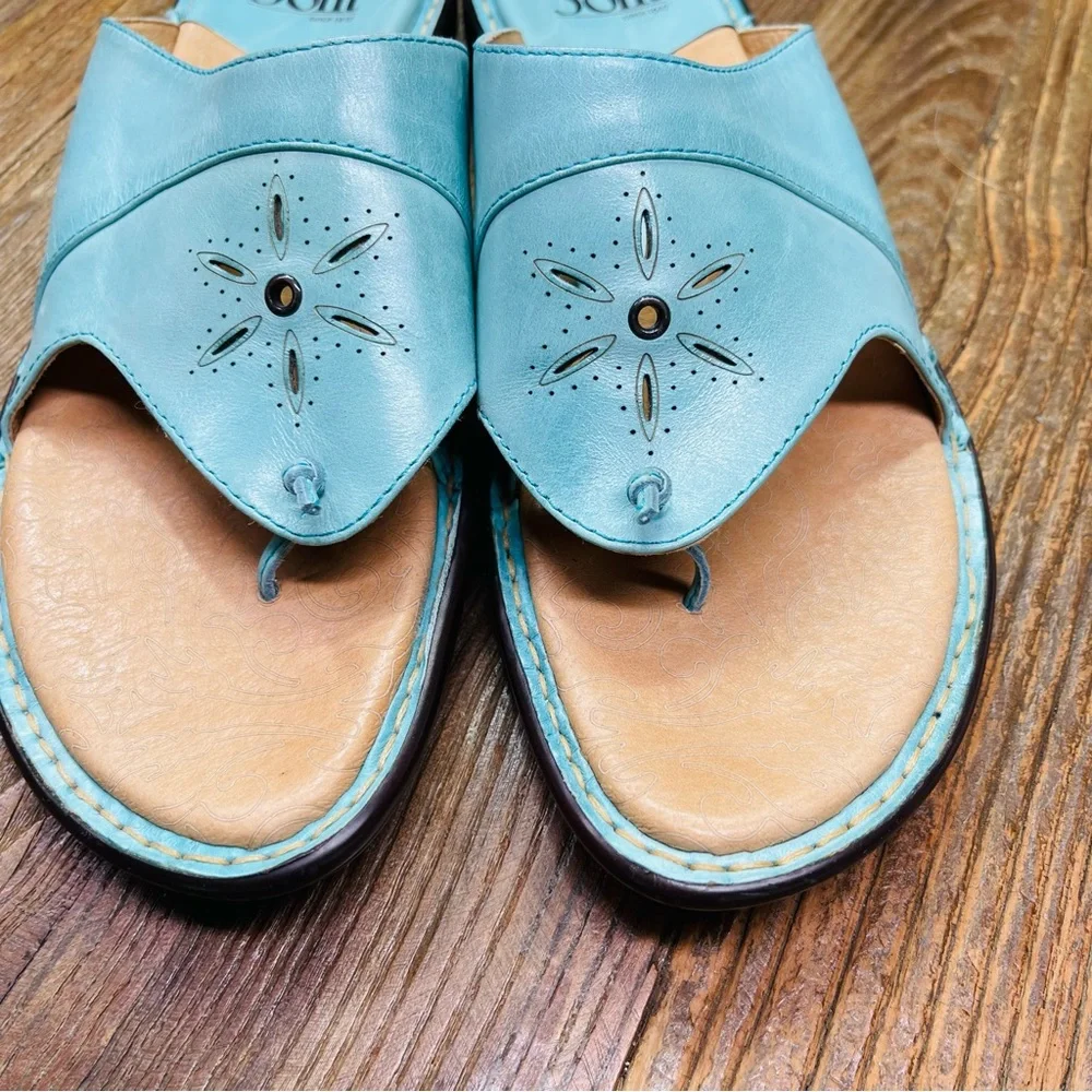 New ~ Sofft Turquoise Leather Floral Slip On Low Heeled Sandals Size 9